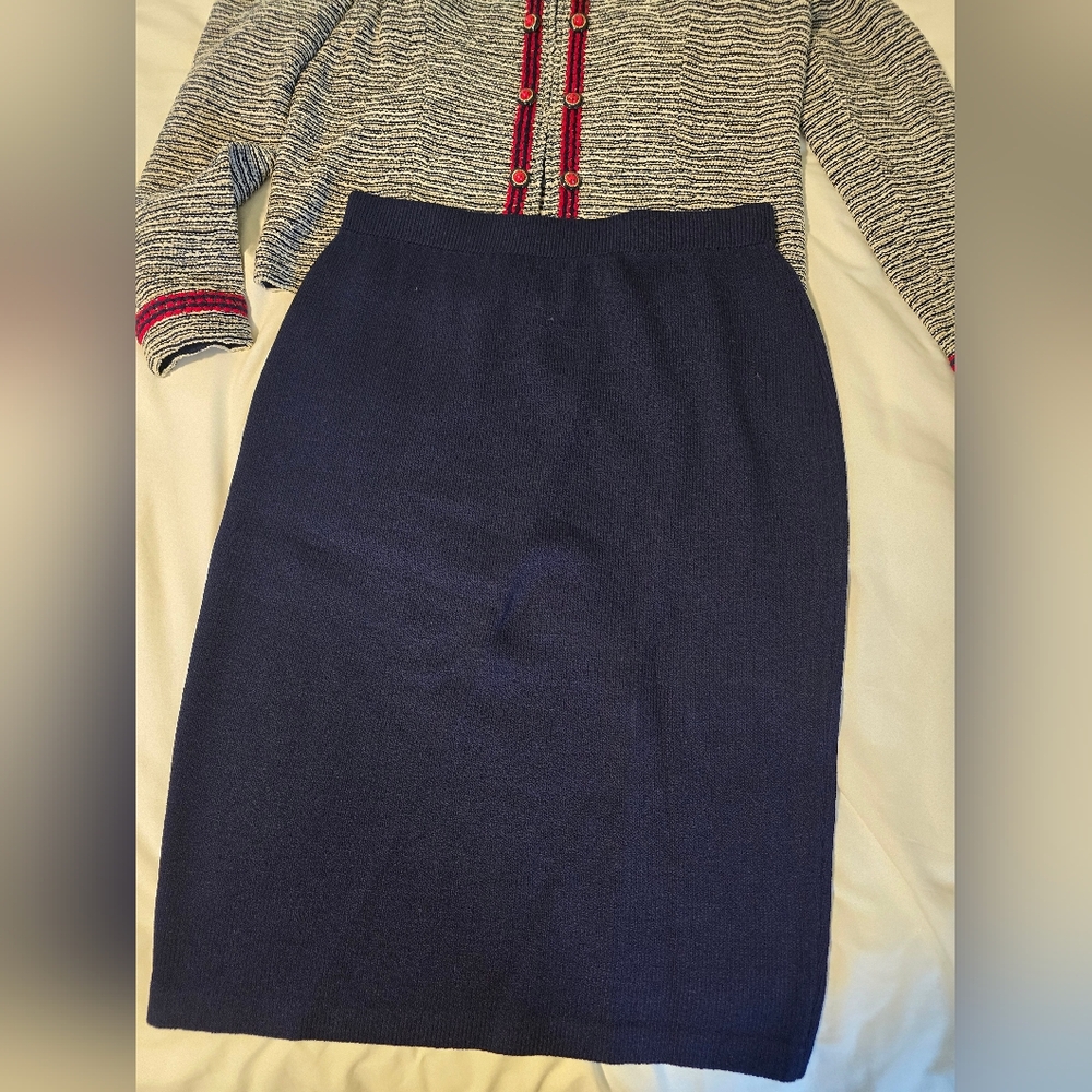St.John Knit Jacket Set Up - Picture 9 of 15